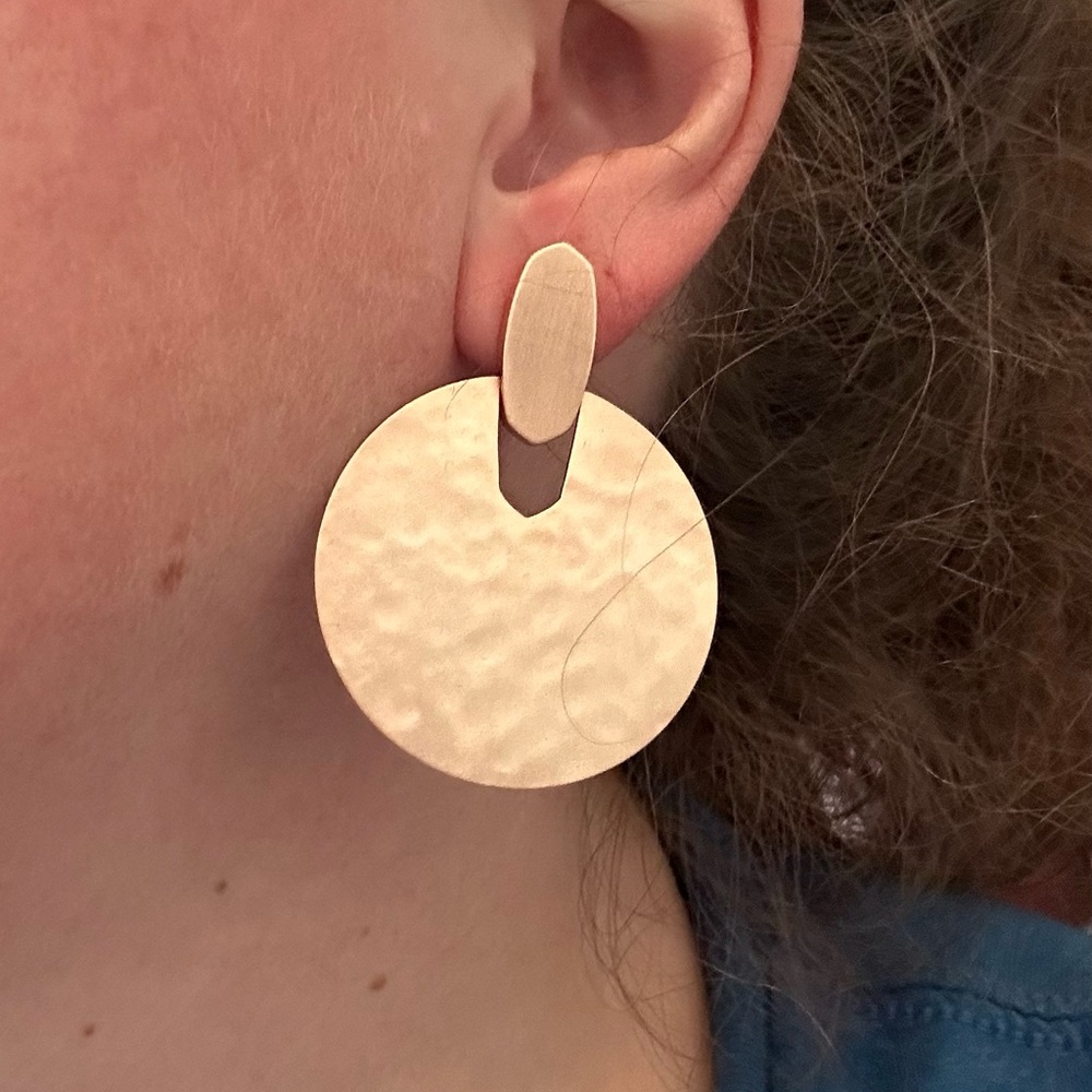Kendra Scott rose gold earrings